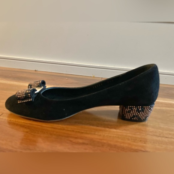 Salvatore Ferragamo suede Vara mosaic pump with crystal studded heels - Picture 3 of 9